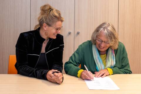 Ondertekening Raamovereenkomst Prestatieafspraken Diemen Levina en Anne Oosterbaan